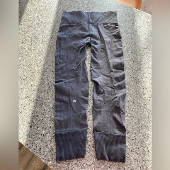 LULULEMON- Lot of 3 - Picture 10 of 12